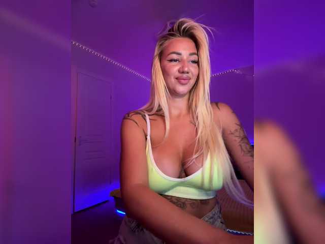 -AmazingBlonde-