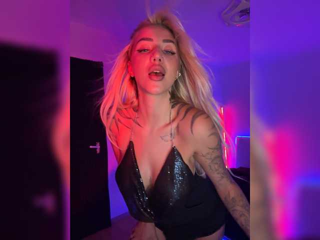 -AmazingBlonde-
