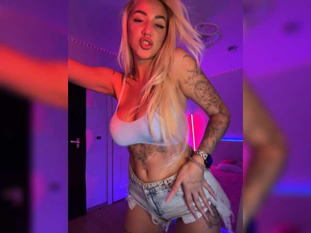 -AmazingBlonde-