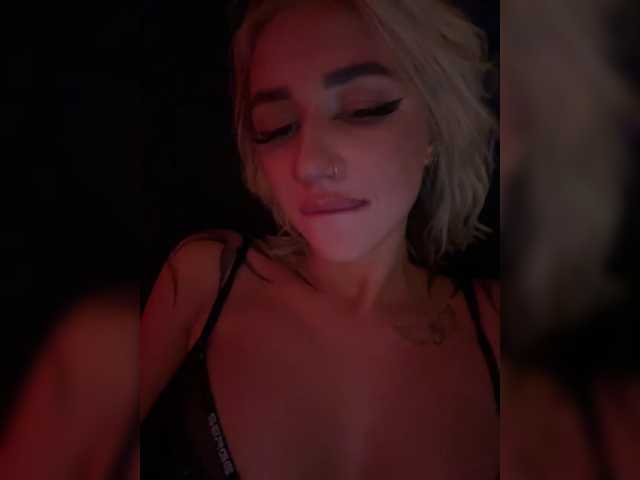 -AmazingBlonde-