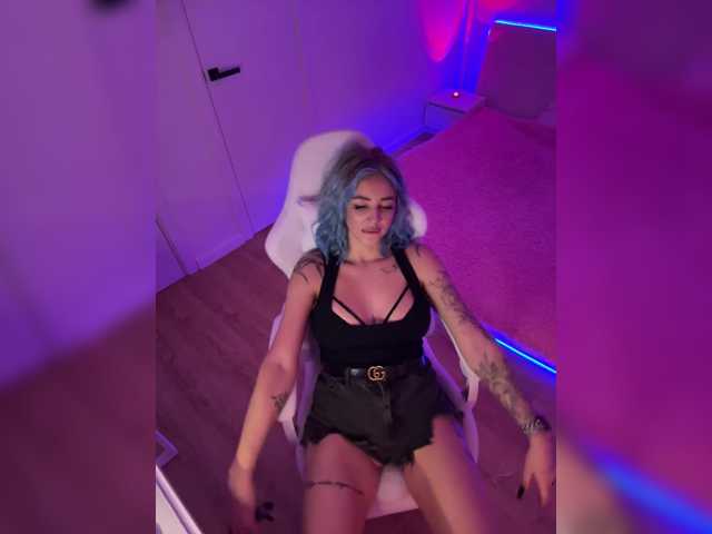 -AmazingBlonde-