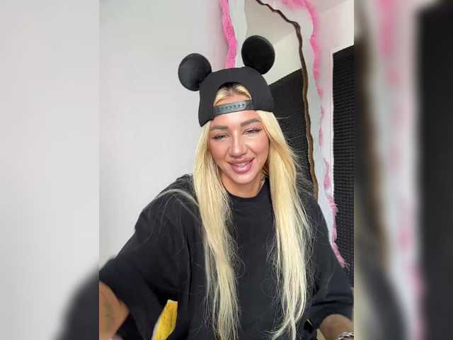 -AmazingBlonde-