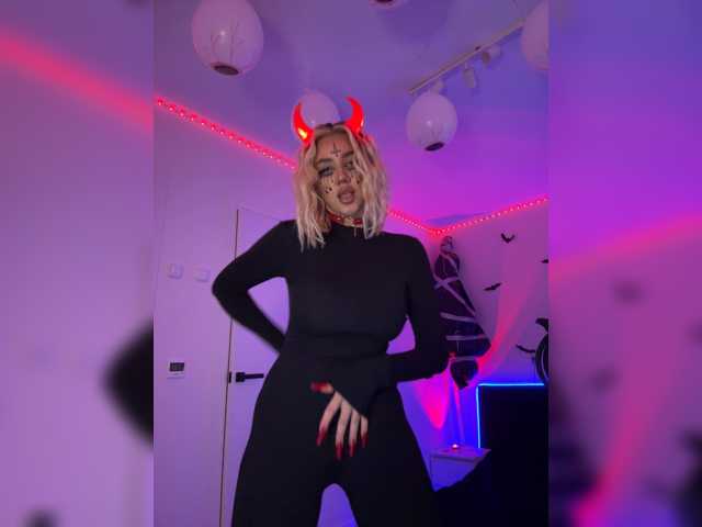 -AmazingBlonde-
