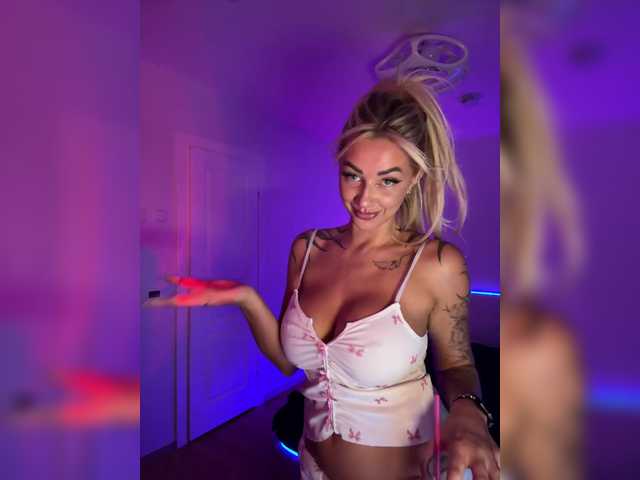 -AmazingBlonde-