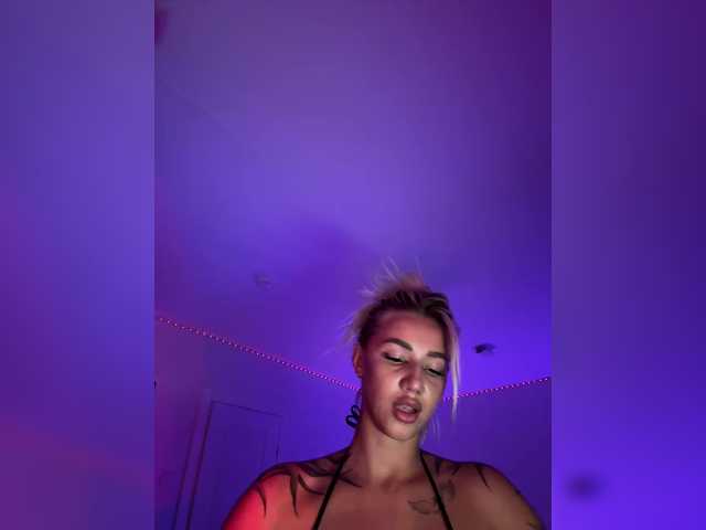 -AmazingBlonde-