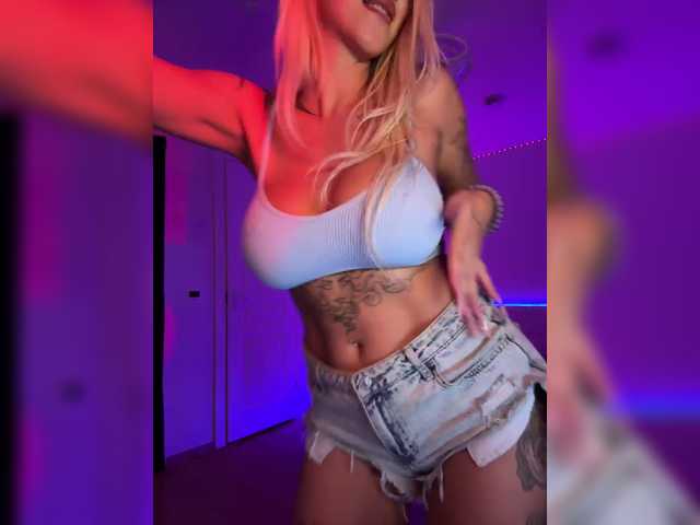 -AmazingBlonde-