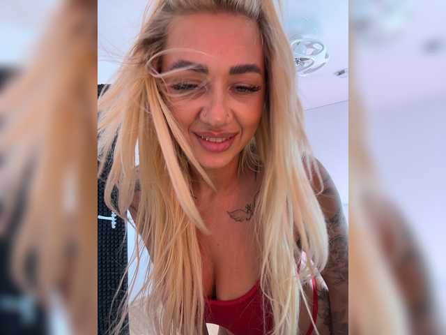 -AmazingBlonde-