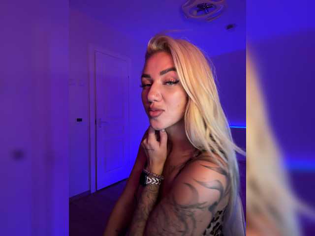 -AmazingBlonde-