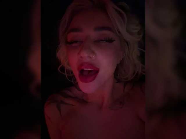-AmazingBlonde-