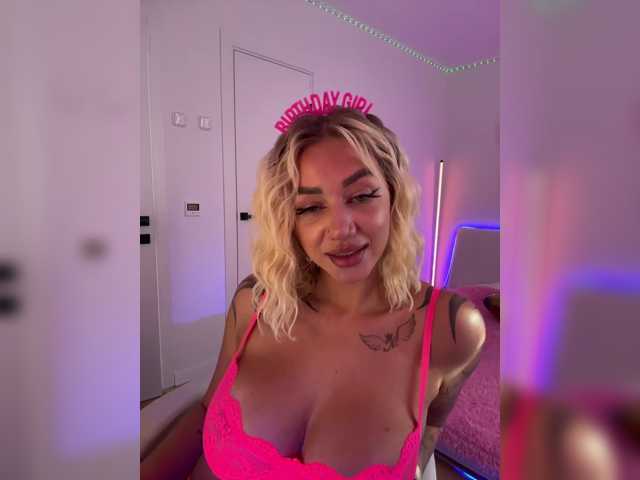 -AmazingBlonde-