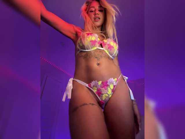 -AmazingBlonde-
