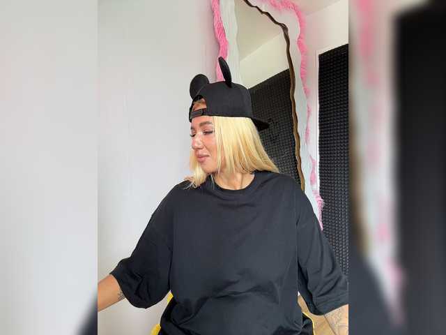 -AmazingBlonde-