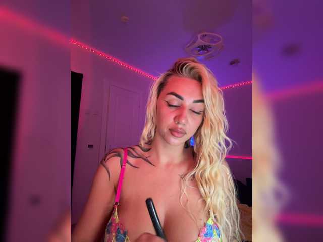 -AmazingBlonde-