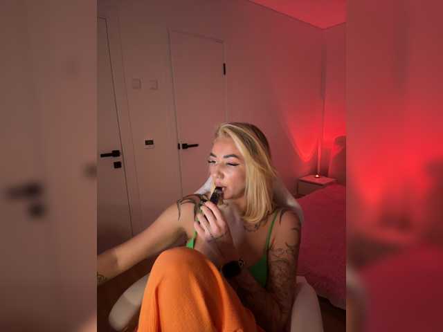 -AmazingBlonde-