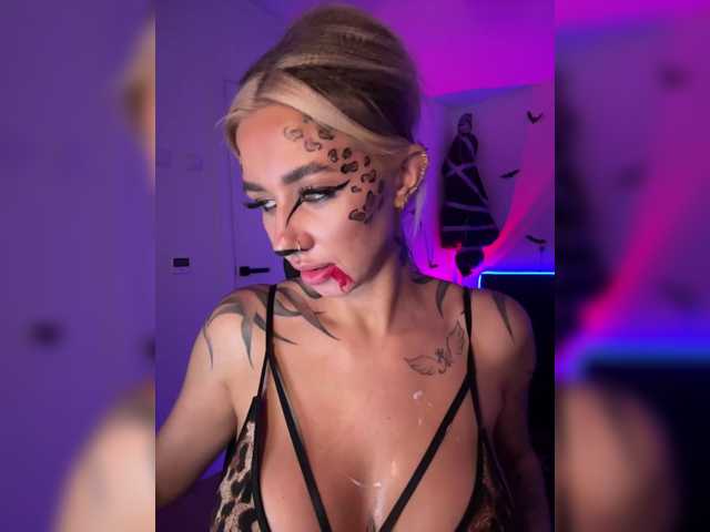-AmazingBlonde-
