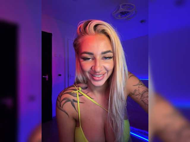 -AmazingBlonde-