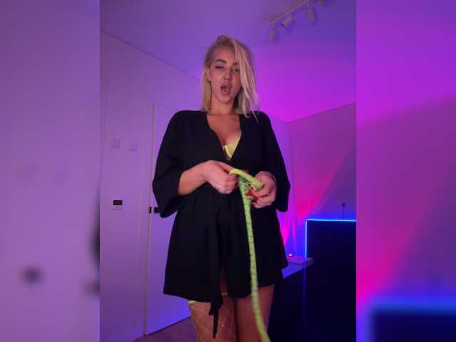 -AmazingBlonde-