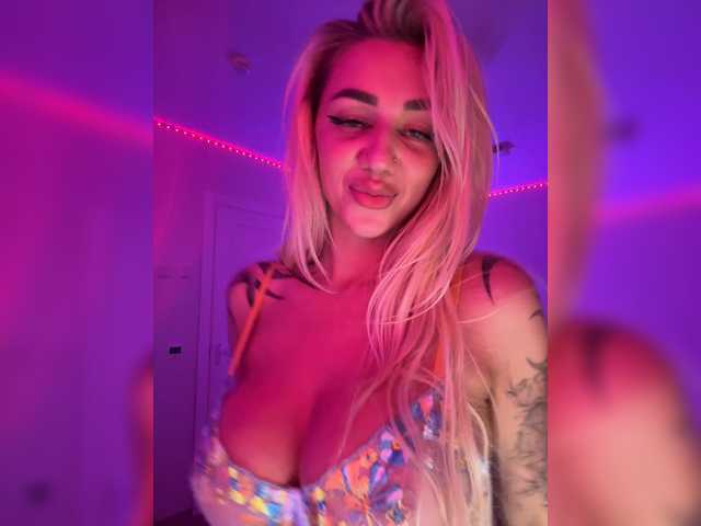 -AmazingBlonde-