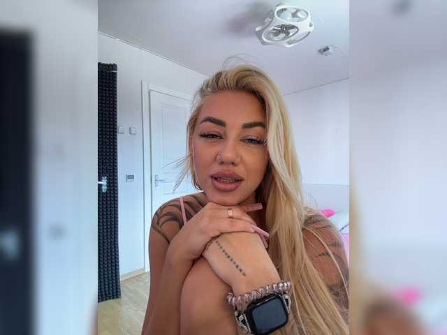 -AmazingBlonde-