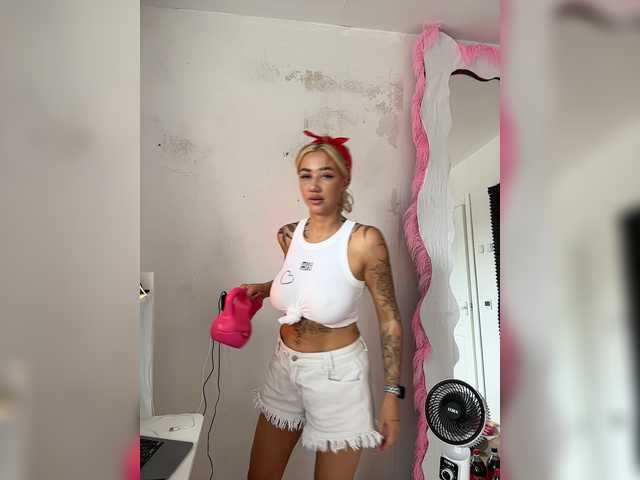 -AmazingBlonde-