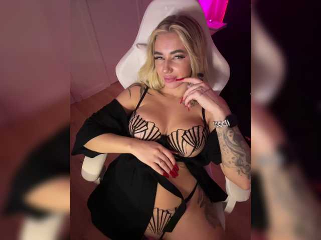 -AmazingBlonde-