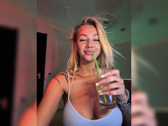 -AmazingBlonde-