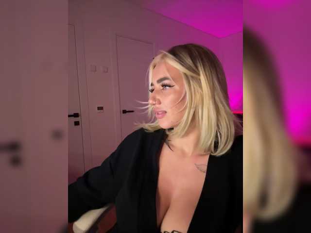 -AmazingBlonde-