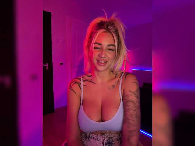 -AmazingBlonde-