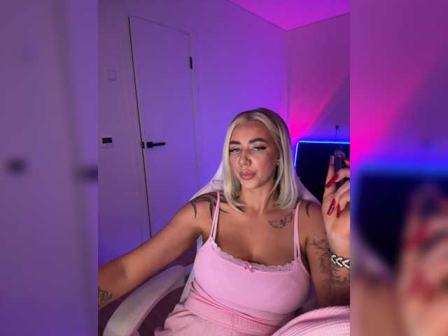 -AmazingBlonde-