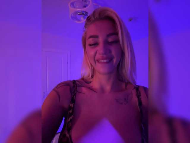 -AmazingBlonde-