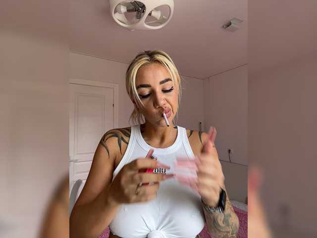 -AmazingBlonde- live cam on BongaCams