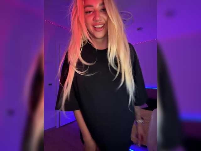 -AmazingBlonde-