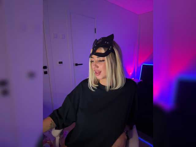 -AmazingBlonde-