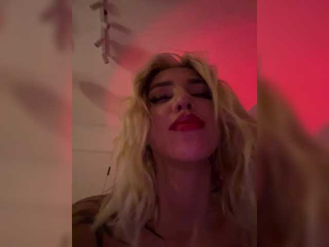 -AmazingBlonde-