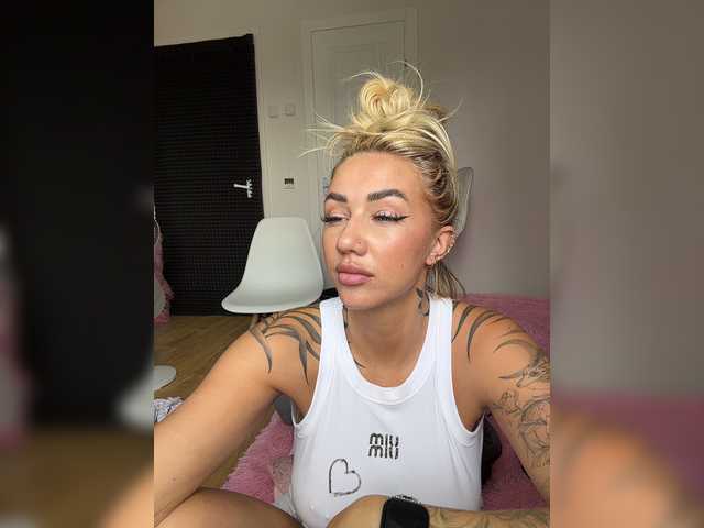 -AmazingBlonde-