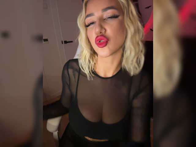 -AmazingBlonde-
