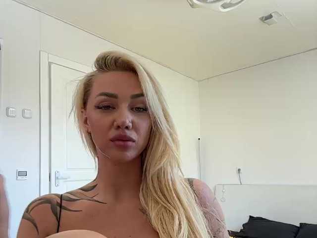 видео -AmazingBlonde-