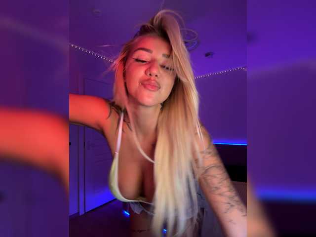 -AmazingBlonde-