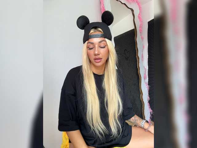 -AmazingBlonde-