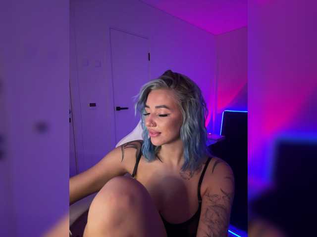 -AmazingBlonde-