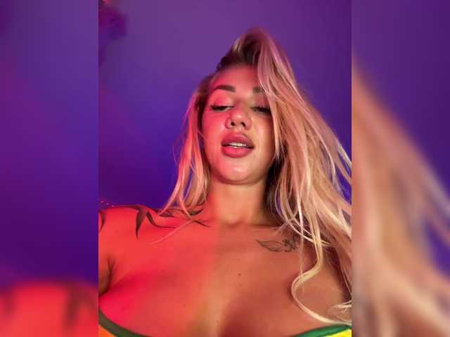 -AmazingBlonde-