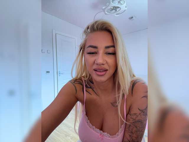 -AmazingBlonde-