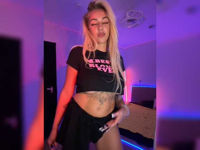 -AmazingBlonde-