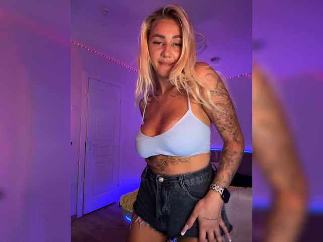 -AmazingBlonde-