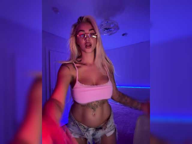 -AmazingBlonde-