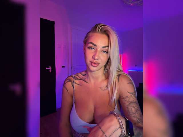 -AmazingBlonde-