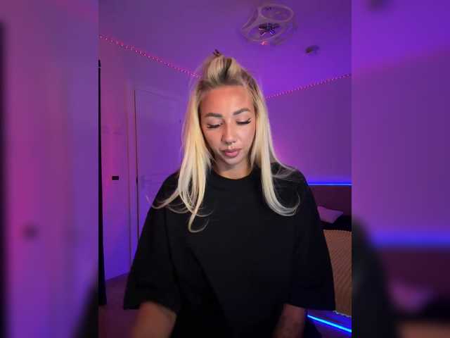 -AmazingBlonde- live cam on BongaCams