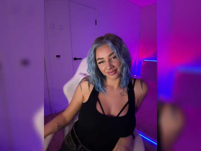 -AmazingBlonde-