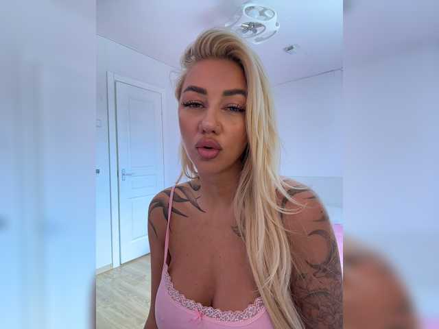 -AmazingBlonde-