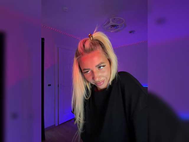 -AmazingBlonde-